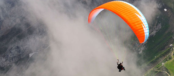Paragliding in bir Billing Himachal Pradesh