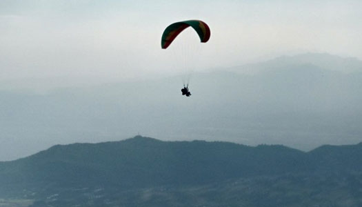 paragliding in Bir Billing